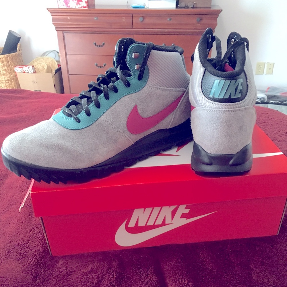 NIKE HOODLAND BOOTS